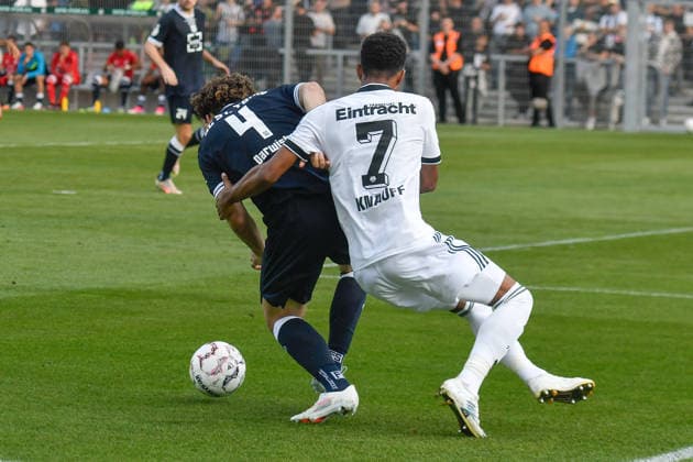 v. li. im Zweikampf Memlan Darwish (St. Tönis 4) Ansgar Knauff (Eintracht Frankfurt 7) 21.08.2026 ¢ Fussball ¢ SC St. Tönis vs Eintracht Frankfurt, Grotenburg-Stadion, Krefeld, DFB DFL REGULATIONS PROHIBIT ANY USE OF PHOTOGRAPHS AS IMAGE SEQUENCES AND OR QUASI-VIDEO NRW Germany *** From left: Memlan Darwish (St. Tönis) vs. Ansgar Knauff (Eintracht Frankfurt) 4–7, August 21, 2026 ¢ Soccer ¢ SC St. Tönis vs. Eintracht Frankfurt, Grotenburg Stadium, Krefeld, DFB DFL regulations prohibit any use of photographs as image sequences and or quasi-video NRW Germany Copyright: xpepphotox xSaschaxWeizx pep00321, pep_20260821_hm