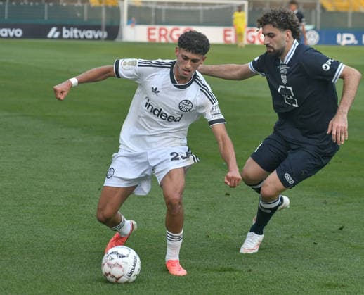 v. li. im Zweikampf Ayoube Amaimouni-Echghouyab (Eintracht Frankfurt 29) Memlan Darwish (St. Tönis 4) 21.08.2026 ¢ Fussball ¢ SC St. Tönis vs Eintracht Frankfurt, Grotenburg-Stadion, Krefeld, DFB DFL REGULATIONS PROHIBIT ANY USE OF PHOTOGRAPHS AS IMAGE SEQUENCES AND OR QUASI-VIDEO NRW Germany *** From left: Ayoube Amaimouni Echghouyab (Eintracht Frankfurt) and Memlan Darwish (St. Tönis) in a one-on-one battle, August 21, 2026 ¢ Soccer ¢ SC St. Tönis vs. Eintracht Frankfurt, Grotenburg Stadium, Krefeld, DFB DFL REGULATIONS PROHIBIT ANY USE OF PHOTOGRAPHS AS IMAGE SEQUENCES AND OR QUASI-VIDEO NRW Germany Copyright: xpepphotox xSaschaxWeizx pep00321, pep_20260821_hm