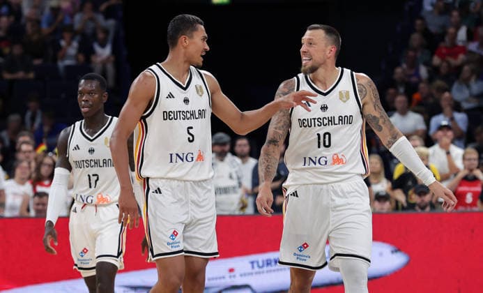 Dennis Schroeder (GER), Tristan da Silva (GER), Daniel Theis (GER) Basketball, Herren, Supercup, DBB,TurkishAirlines SUPERCUP, Barclays Arena, Deutschland gegen Czechia 115-82 *** Dennis Schroeder (GER), Tristan da Silva (GER), Daniel Theis (GER) — Men s Basketball, Super Cup, DBB, Turkish Airlines Super Cup, Barclays Arena, Germany vs. Czechia 115–82