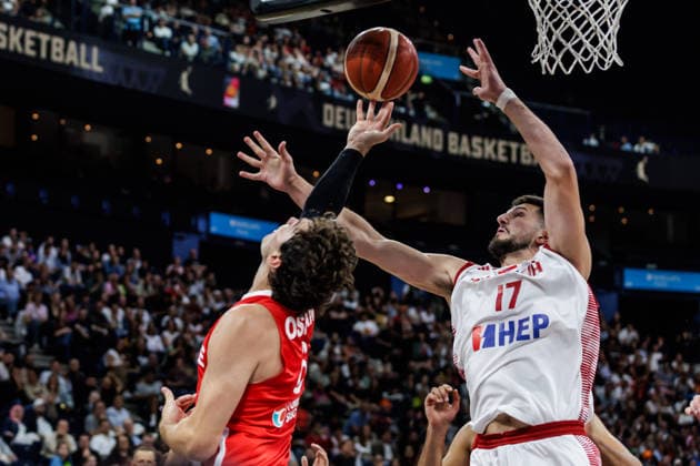 21.08.2026, GER, Turkish Airlines Supercup 2026, Hamburg, Kroatien-Türkei Cedi Osman (Tuerkei, 6), Karlo Matkovic (Kroatien, 17) Hamburg Barclays Arena Hamburg Deutschland *** August 21, 2026, GER, 2026 Turkish Airlines Super Cup, Hamburg, Croatia vs. Turkey: Cedi Osman (Turkey), 6; Karlo Matkovic (Croatia), 17; Hamburg Barclays Arena, Hamburg, Germany