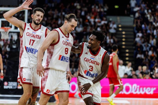 21.08.2026, GER, Turkish Airlines Supercup 2026, Hamburg, Kroatien-Türkei Berk Ibrahim Ugurlu (Tuerkei, 17), , Mario Hezonja (Kroatien, 8), Jaleen Smith (Kroatien, 3) jubeln Hamburg Barclays Arena Hamburg Deutschland *** August 21, 2026, GER, Turkish Airlines Supercup 2026, Hamburg, Croatia vs. Turkey: Berk Ibrahim Ugurlu (Turkey), 17, , Mario Hezonja (Croatia), 8, Jaleen Smith (Croatia), 3, celebrate at the Barclays Arena in Hamburg, Germany