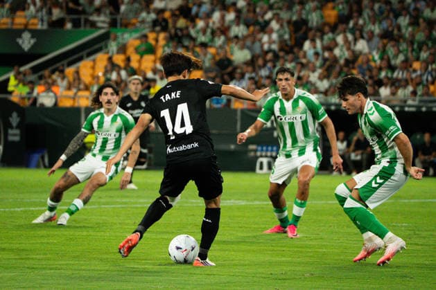 Takefusa Kubo and Fran Garcia seen during LaLiga 2026 27 matchday 2 game between Real Betis Balompie and Real Sociedad de futbol (Marta Lopez Ball Raw Images) Seville Estadio La Cartuja Spain Copyright: xMartaxLopezx MartaLopez_BallRawImages_RealBetis-RealSociedad-087