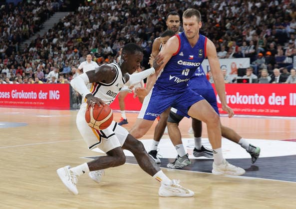 Dennis Schroeder (GER), Martin Peterka (CZE) Basketball, Herren, Supercup, DBB,TurkishAirlines SUPERCUP, Barclays Arena, Deutschland gegen Czechia 115-82 *** Dennis Schroeder (GER), Martin Peterka (CZE) Basketball, Men s, Super Cup, DBB, Turkish Airlines Super Cup, Barclays Arena, Germany vs. Czechia 115–82