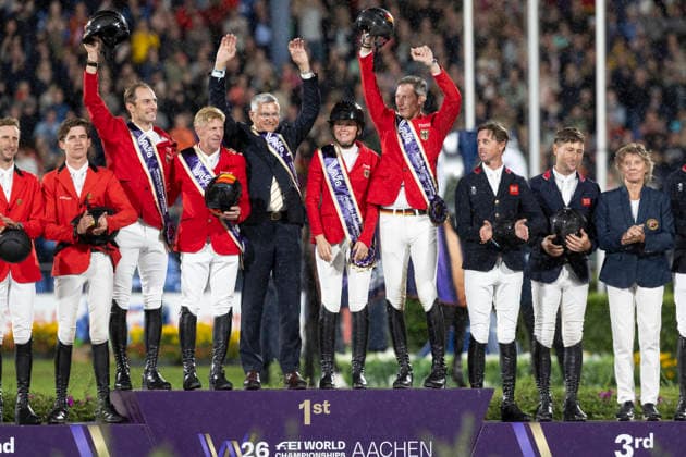 Das Deutsche Spring Team ist Weltmeister, v.l.n.r. Richard VOGEL, Marcus EHNING, Bundestrainer Otto BECKER, Sophie HINNERS und Daniel DEUSSER, Jubel, Lachen, Freude, bei der Siegerehrung, S2: 2. Umlauf FEI Jumping World Championship, WM, Weltmeisterschaft - Team, am 21.08.2026, FEI Reit Weltmeisterschaft Aachen 2026 vom 11. - 23.08.2026 in Aachen Deutschland; Â *** The German Show Jumping Team is the world champion: from left to right, Richard VOGEL, Marcus EHNING, national team coach Otto BECKER, Sophie HINNERS, and Daniel DEUSSER, Cheers, laughter, and joy at the award ceremony for the S2 2-round FEI Jumping World Championship Team event on August 21, 2026, FEI World Equestrian Games Aachen 2026, August 11–23, 2026, in Aachen, Germany Â