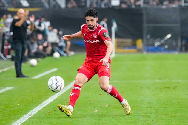 Semih Sahin (FCK, 8), am Ball, Freisteller, Ganzkörper, Einzelbild, Einzelfoto, Aktion, Action, 21.08.2026, Mannheim (Deutschland), Fussball, DFB-Pokal, 1. Runde, SV Waldhof Mannheim - 1. FC Kaiserslautern, DFB DFL REGULATIONS PROHIBIT ANY USE OF PHOTOGRAPHS AS IMAGE SEQUENCES AND OR QUASI-VIDEO. *** Semih Sahin FCK, 8, on the ball, close-up, full-body, single frame, single photo, action, August 21, 2026, Mannheim, Germany, soccer, DFB Cup, Round 1, SV Waldhof Mannheim 1 vs. FC Kaiserslautern, DFB and DFL regulations prohibit any use of photographs as image sequences and or quasi-video xozx