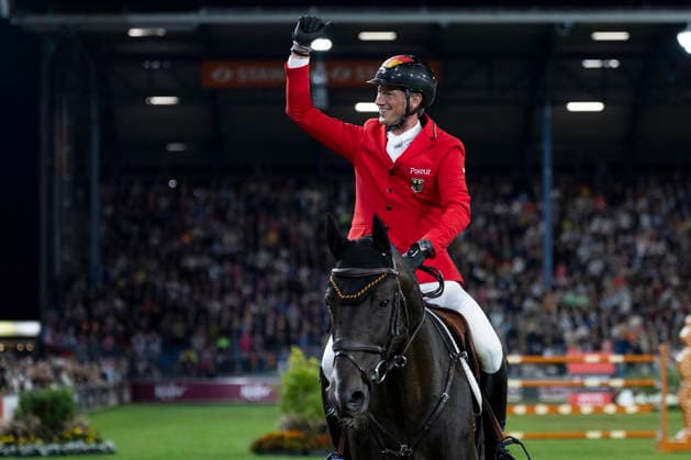 Daniel DEUSSER (GER) auf Otello de Guldenboom, freut sich nach seiner fehlerfreien Runde ueber den Sieg, Daumen hoch, Jubel, Lachen, Freude, Einzelbild, S2: 2. Umlauf FEI Jumping World Championship, WM, Weltmeisterschaft - Team, am 21.08.2026, FEI Reit Weltmeisterschaft Aachen 2026 vom 11. - 23.08.2026 in Aachen Deutschland; Â *** Daniel DEUSSER (GER) on Otello de Guldenboom celebrates his victory after a clear round—thumbs up, cheering, laughter, joy, single frame, S2, 2nd round, FEI Jumping World Championship Team, on August 21, 2026, FEI World Equestrian Games Aachen 2026, August 11–23, 2026, in Aachen, Germany Â