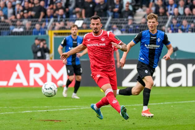 v.li.: Mergim Berisha (FCK, 20), Moritz Polte (SV Waldhof, 3), Zweikampf, Spielszene, Duell, duel, tackle, tackling, Dynamik, Action, Aktion, 21.08.2026, Mannheim (Deutschland), Fussball, DFB-Pokal, 1. Runde, SV Waldhof Mannheim - 1. FC Kaiserslautern, DFB DFL REGULATIONS PROHIBIT ANY USE OF PHOTOGRAPHS AS IMAGE SEQUENCES AND OR QUASI-VIDEO. *** v li Mergim Berisha FCK, 20, Moritz Polte SV Waldhof, 3, tackle, game scene, duel, tackle, tackling, dynamism, action, 21 08 2026, Mannheim, Germany, soccer, DFB Cup, 1st round, SV Waldhof Mannheim 1 vs. FC Kaiserslautern, DFB DFL regulations prohibit any use of photographs as image sequences and or quasi-video xozx