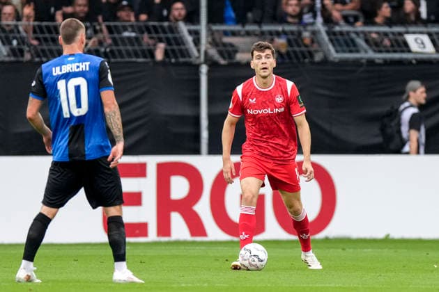 v.li.: Julian Ulbricht (SV Waldhof, 10), Jacob Rasmussen (FCK, 14), Zweikampf, Spielszene, Duell, duel, tackle, tackling, Dynamik, Action, Aktion, 21.08.2026, Mannheim (Deutschland), Fussball, DFB-Pokal, 1. Runde, SV Waldhof Mannheim - 1. FC Kaiserslautern, DFB DFL REGULATIONS PROHIBIT ANY USE OF PHOTOGRAPHS AS IMAGE SEQUENCES AND OR QUASI-VIDEO. *** v li Julian Ulbricht SV Waldhof, 10, Jacob Rasmussen FCK, 14, tackle, game scene, duel, tackle, tackling, dynamics, action, 21 08 2026, Mannheim, Germany, soccer, DFB Cup, 1st round, SV Waldhof Mannheim 1 vs. FC Kaiserslautern, DFB DFL REGULATIONS PROHIBIT ANY USE OF PHOTOGRAPHS AS IMAGE SEQUENCES AND OR QUASI-VIDEO xozx