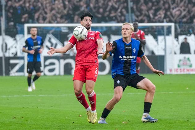 v.li.: Semih Sahin (FCK, 8), Julian Rieckmann (SV Waldhof, 21), Zweikampf, Spielszene, Duell, duel, tackle, tackling, Dynamik, Action, Aktion, 21.08.2026, Mannheim (Deutschland), Fussball, DFB-Pokal, 1. Runde, SV Waldhof Mannheim - 1. FC Kaiserslautern, DFB DFL REGULATIONS PROHIBIT ANY USE OF PHOTOGRAPHS AS IMAGE SEQUENCES AND OR QUASI-VIDEO. *** v li Semih Sahin FCK, 8, Julian Rieckmann SV Waldhof, 21, tackle, game scene, duel, tackle, tackling, dynamic, action, 21 08 2026, Mannheim, Germany, soccer, DFB Cup, 1st round, SV Waldhof Mannheim 1 vs. FC Kaiserslautern, DFB DFL regulations prohibit any use of photographs as image sequences and or quasi-video xozx