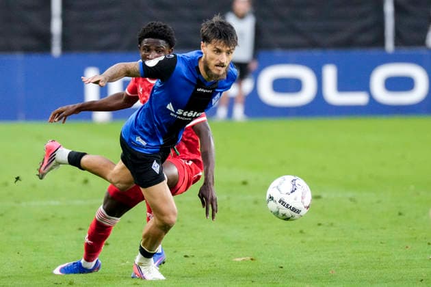 v.li.: Ibrahim Kanate (FCK, 11), Vincent Thill (SV Waldhof, 12), Zweikampf, Spielszene, Duell, duel, tackle, tackling, Dynamik, Action, Aktion, 21.08.2026, Mannheim (Deutschland), Fussball, DFB-Pokal, 1. Runde, SV Waldhof Mannheim - 1. FC Kaiserslautern, DFB DFL REGULATIONS PROHIBIT ANY USE OF PHOTOGRAPHS AS IMAGE SEQUENCES AND OR QUASI-VIDEO. *** v li Ibrahim Kanate FCK, 11, Vincent Thill SV Waldhof, 12, tackle, game scene, duel, tackle, tackling, dynamism, action, 21 08 2026, Mannheim, Germany, soccer, DFB Cup, Round 1, SV Waldhof Mannheim 1 vs. FC Kaiserslautern, DFB DFL REGULATIONS PROHIBIT ANY USE OF PHOTOGRAPHS AS IMAGE SEQUENCES AND OR QUASI-VIDEO xozx