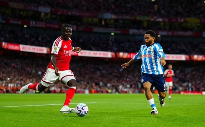 Bukayo Saka of Arsenal and Jay Dasilva of Coventry City Arsenal v Coventry City, Premier League Football, Football, Emirates Stadium, London, UK - 21 Aug 2026London Emirates Stadium United Kingdom EDITORIAL USE ONLY No use with unauthorised audio, video, data, fixture lists, club league logos or live services. Online in-match use limited to 120 images, no video emulation. No use in betting, games or single club league player publications.  Copyright: xJavierxGarcia Shutterstockx 17111304ax