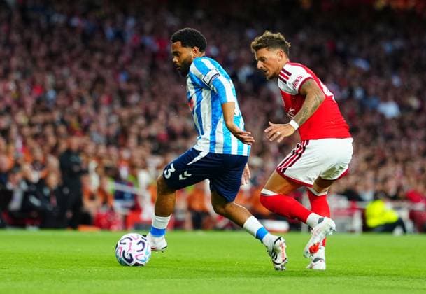 Jay Dasilva of Coventry City and Ben White of Arsenal Arsenal v Coventry City, Premier League Football, Football, Emirates Stadium, London, UK - 21 Aug 2026London Emirates Stadium United Kingdom EDITORIAL USE ONLY No use with unauthorised audio, video, data, fixture lists, club league logos or live services. Online in-match use limited to 120 images, no video emulation. No use in betting, games or single club league player publications.  Copyright: xJavierxGarcia Shutterstockx 17111304ay
