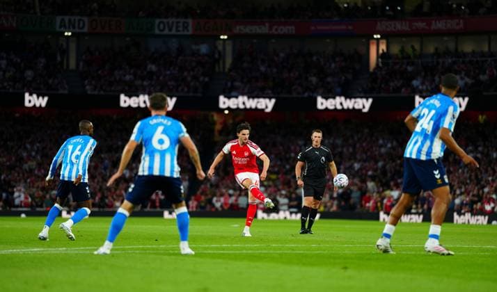 Declan Rice of Arsenal Arsenal v Coventry City, Premier League Football, Football, Emirates Stadium, London, UK - 21 Aug 2026London Emirates Stadium United Kingdom EDITORIAL USE ONLY No use with unauthorised audio, video, data, fixture lists, club league logos or live services. Online in-match use limited to 120 images, no video emulation. No use in betting, games or single club league player publications.  Copyright: xJavierxGarcia Shutterstockx 17111304bw