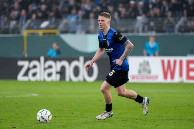 Joey Müller (SV Waldhof, 6), am Ball, Freisteller, Ganzkörper, Einzelbild, Einzelfoto, Aktion, Action, 21.08.2026, Mannheim (Deutschland), Fussball, DFB-Pokal, 1. Runde, SV Waldhof Mannheim - 1. FC Kaiserslautern, DFB DFL REGULATIONS PROHIBIT ANY USE OF PHOTOGRAPHS AS IMAGE SEQUENCES AND OR QUASI-VIDEO. *** Joey Müller, SV Waldhof, 6, on the ball, close-up, full-body, single frame, single photo, action, August 21, 2026, Mannheim, Germany, soccer, DFB Cup, 1st round, SV Waldhof Mannheim 1 vs. FC Kaiserslautern, DFB DFL REGULATIONS PROHIBIT ANY USE OF PHOTOGRAPHS AS IMAGE SEQUENCES AND OR QUASI-VIDEO xozx