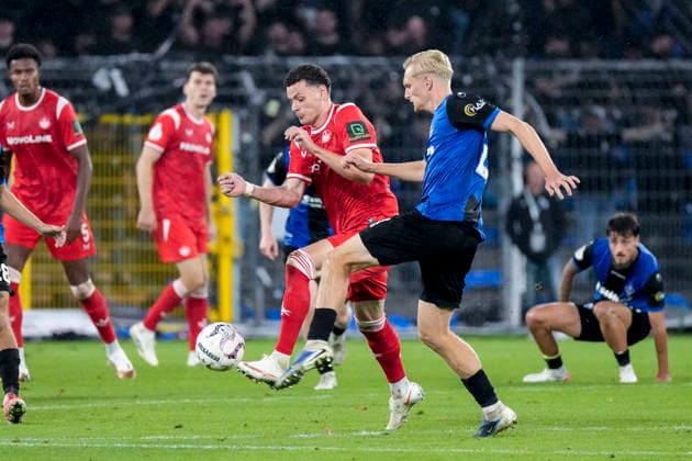 v.li.: Erencan Yardimci (FCK, 17), Julian Rieckmann (SV Waldhof, 21), Zweikampf, Spielszene, Duell, duel, tackle, tackling, Dynamik, Action, Aktion, 21.08.2026, Mannheim (Deutschland), Fussball, DFB-Pokal, 1. Runde, SV Waldhof Mannheim - 1. FC Kaiserslautern, DFB DFL REGULATIONS PROHIBIT ANY USE OF PHOTOGRAPHS AS IMAGE SEQUENCES AND OR QUASI-VIDEO. *** v li Erencan Yardimci FCK, 17, Julian Rieckmann SV Waldhof, 21, tackle, game scene, duel, tackle, tackling, dynamism, action, 21 08 2026, Mannheim, Germany, soccer, DFB Cup, 1st round, SV Waldhof Mannheim 1 vs. FC Kaiserslautern, DFB DFL REGULATIONS PROHIBIT ANY USE OF PHOTOGRAPHS AS IMAGE SEQUENCES AND OR QUASI-VIDEO xozx