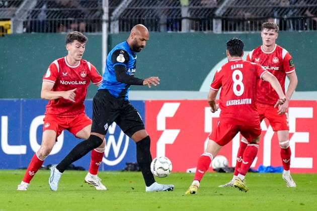 v.li.: Jacob Rasmussen (FCK, 14), Terrence Boyd (SV Waldhof, 13), Semih Sahin (FCK, 8), Alex Murphy (FCK, 3), Zweikampf, Spielszene, Duell, duel, tackle, tackling, Dynamik, Action, Aktion, 21.08.2026, Mannheim (Deutschland), Fussball, DFB-Pokal, 1. Runde, SV Waldhof Mannheim - 1. FC Kaiserslautern, DFB DFL REGULATIONS PROHIBIT ANY USE OF PHOTOGRAPHS AS IMAGE SEQUENCES AND OR QUASI-VIDEO. *** From left: Jacob Rasmussen (FCK), 14, Terrence Boyd (SV Waldhof), 13, Semih Sahin (FCK), 8, Alex Murphy (FCK), 3, tackle, game scene, duel, tackle, tackling, dynamic, action, August 21, 2026, Mannheim, Germany, soccer, DFB Cup, 1st round, SV Waldhof Mannheim 1 vs. FC Kaiserslautern, DFB DFL REGULATIONS PROHIBIT ANY USE OF PHOTOGRAPHS AS IMAGE SEQUENCES AND OR QUASI-VIDEO xozx