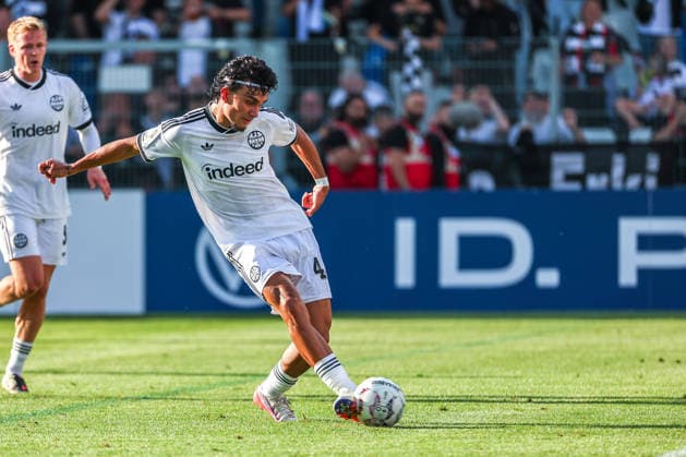 Fußball DFB Pokal - SC St. Tönis - Eintracht Frankfurt am 21.08.2026 im Grotenburg Stadion in Krefeld Can Uzun (Frankfurt 42) erzielt das Tor zum 0 zu 5 *** Soccer: DFB Cup, SC St. Tönis vs. Eintracht Frankfurt on August 21, 2026, at Grotenburg Stadium in Krefeld. Can Uzun of Frankfurt, 42, scores the goal to make it 0–5. MH