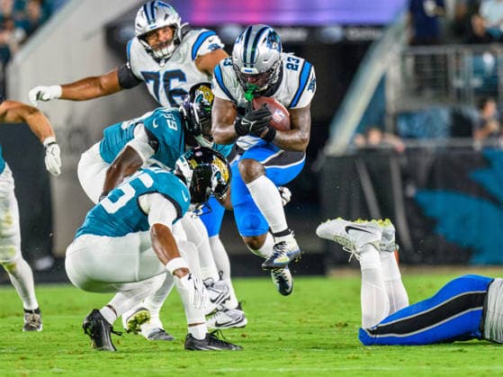 NFL, American Football Herren, USA 2026: Panthers Vs Jaguars AUG 21 Aug 21, 2026; Jacksonville, Florida, USA; Carolina Panthers running back Trevor Etienne (23) run the ball during the first half of preseason game against the Jacksonville Jaguars at Everbank Stadium. Mandatory Credit: Romeo Guzman-Cal Media(Credit Image: Romeo Guzman Cal Sport Media) Jacksonville Florida USA EDITORIAL USE ONLY Copyright: xx ZUMA-20221124_faf_cg2_001.jpg RomeoxGuzmanx csmphotothree513287