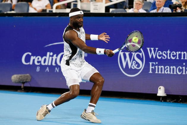 CINCINNATI, OH - AUGUST 21: Frances Tiafoe of the United States hits a backhand during the quarterfinal round of the Cincinnati Open at the Lindner Family Tennis Center on August 21, 2026 in Mason, Ohio. (Photo by Ian Johnson Icon Sportswire) TENNIS: AUG 21 Cincinnati Open EDITORIAL USE ONLY Icon2608121022