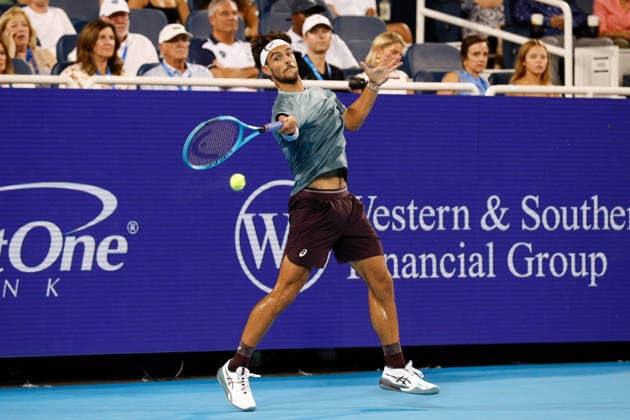 CINCINNATI, OH - AUGUST 21: Lorenzo Musetti of Italy hits a forehand during the quarterfinal round of the Cincinnati Open at the Lindner Family Tennis Center on August 21, 2026 in Mason, Ohio. (Photo by Ian Johnson Icon Sportswire) TENNIS: AUG 21 Cincinnati Open EDITORIAL USE ONLY Icon2608121024