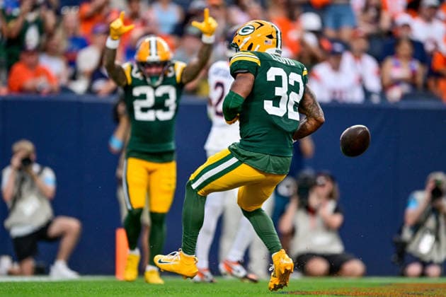 DENVER, CO - AUGUST 21: Green Bay Packers running back Marshawn Lloyd (32) celebrates after scoring a touchdown in the first quarter during a preseason game between the Green Bay Packers and the Denver Broncos at Empower Field at Mile High on August 21, 2026 in Denver, Colorado. (Photo by Dustin Bradford Icon Sportswire) NFL, American Football Herren, USA AUG 21 Packers at Broncos EDITORIAL USE ONLY Icon132260821015