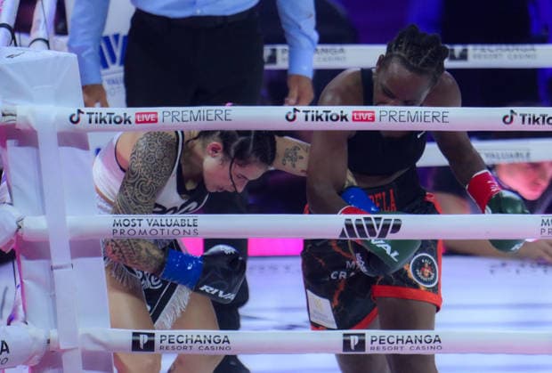 Jully Poca v Cinderella Linnear - Junior Welterweight Bout TEMECULA, CALIFORNIA - AUG 21: Jully Poca (blue glove) and Cinderella Linnear (red glove) exchange punches during their Junior Welterweight Bout at the Pechanga Resort Casino in Temecula, California, United States on August 21, 2026. Tayfun Coskun Anadolu California United States. Editorial use only. Please get in touch for any other usage.  Copyright: x2026xAnadoluxTayfunxCoskunx
