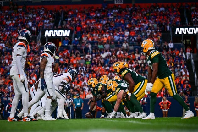 DENVER, CO - AUGUST 21: The Green Bay Packers offense lines up in the second quarter during a preseason game between the Green Bay Packers and the Denver Broncos at Empower Field at Mile High on August 21, 2026 in Denver, Colorado. (Photo by Dustin Bradford Icon Sportswire) NFL, American Football Herren, USA AUG 21 Packers at Broncos EDITORIAL USE ONLY Icon132260821030
