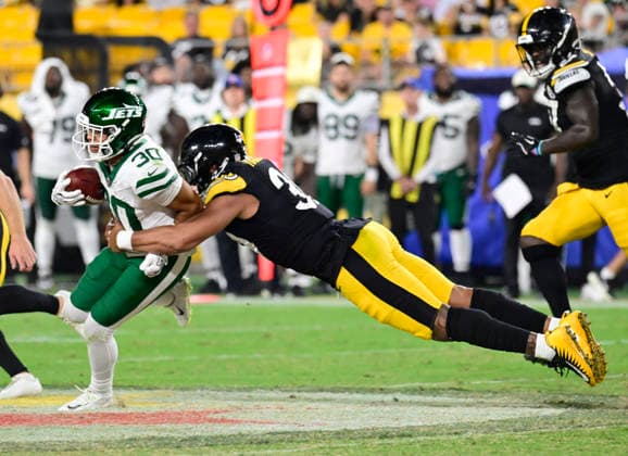 Pittsburgh Steelers linebacker Malik Harrison (39) makes the tackle on New York Jets wide receiver Junior Bergen (30) in the fourth quarter of the Steelers pre-season 17-0 lost to the New York Jets at Acrisure Stadium on Thursday, Friday, Aug. 21, 2026 in Pittsburgh.  PIT2026082115 ARCHIExCARPENTER