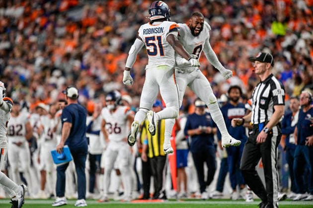 DENVER, CO - AUGUST 21: Denver Broncos linebacker Que Robinson (51) celebrates with linebacker Jonathon Cooper (0) after his sack in the second half during a preseason game between the Green Bay Packers and the Denver Broncos at Empower Field at Mile High on August 21, 2026 in Denver, Colorado. (Photo by Dustin Bradford Icon Sportswire) NFL, American Football Herren, USA AUG 21 Packers at Broncos EDITORIAL USE ONLY Icon132260821043