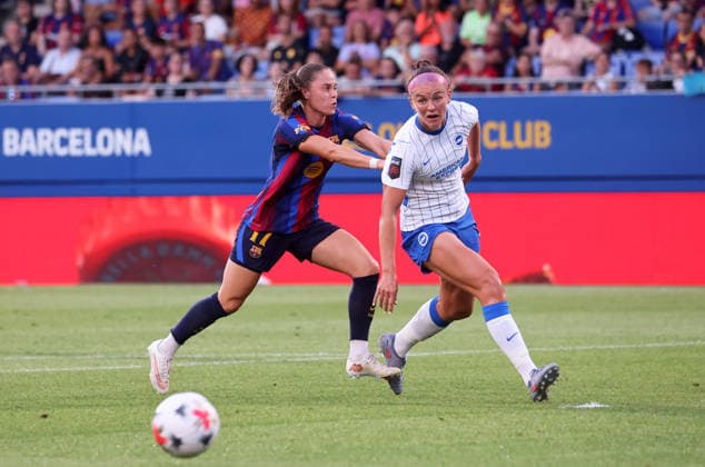 FC Barcelona, Barca Femeni v Brighton & Hove Albion Women - Joan Gamper Trophy Ewa Pajor and Caitlin Hayes play during the match between FC Barcelona Femeni and Brighton and Hove Albion Women Football Club, corresponding to the fifth edition of the Joan Gamper Women Trophy, played at the Johan Cruyff Stadium in Barcelona, on August 21, 2026. Barcelona Barcelona Spain  Copyright: xUrbanandsportx originalFilename:urbanandsport-fcbarcel260821_np8Yt.jpg