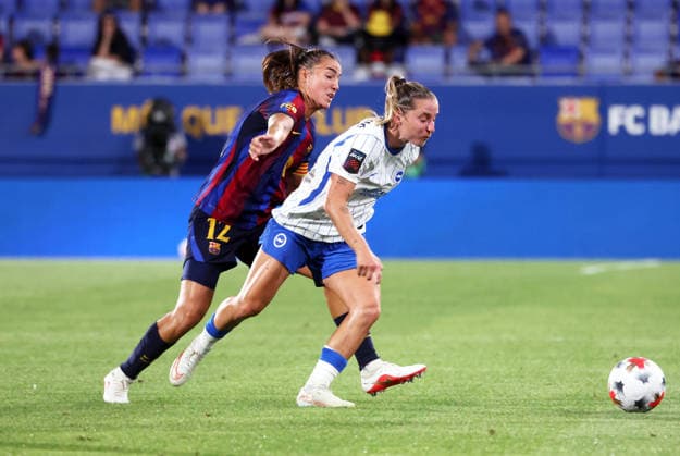 FC Barcelona, Barca Femeni v Brighton & Hove Albion Women - Joan Gamper Trophy Patri Guijarro and Jelena Cankovic play during the match between FC Barcelona Femeni and Brighton and Hove Albion Women Football Club, corresponding to the fifth edition of the Joan Gamper Women Trophy, played at the Johan Cruyff Stadium in Barcelona, on August 21, 2026. Barcelona Barcelona Spain  Copyright: xUrbanandsportx originalFilename:urbanandsport-fcbarcel260821_npwj8.jpg
