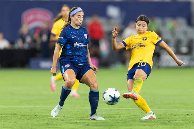 SAN DIEGO, CA - AUGUST 21: Utah Royals midfielder Narumi (10) controls the ball against San Diego Wave FC midfielder Lia Godfrey (22) during a NWSL match between the Utah Royals and San Diego Wave FC on August 21, 2026 at Snapdragon Stadium in San Diego, CA. (Photo by Karl Anderson Icon Sportswire) SOCCER: AUG 21 NWSL SD Wave vs Royals EDITORIAL USE ONLY Icon272260821008