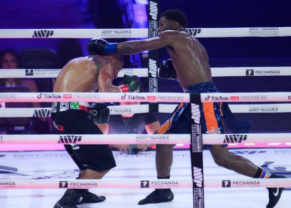Jahmal Harvey v Hammet Keb - Lightweight Bout TEMECULA, CALIFORNIA - AUG 21: Jahmal Harvey (black and blue glove) knocked Hammet Keb (green and red glove) out in round 2 during their Lightweight Bout at the Pechanga Resort Casino in Temecula, California, United States on August 21, 2026. Tayfun Coskun Anadolu California United States. Editorial use only. Please get in touch for any other usage.  Copyright: x2026xAnadoluxTayfunxCoskunx