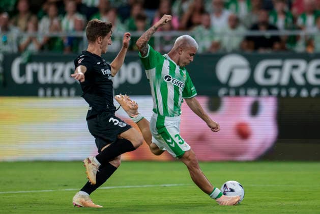 Real Betis Balompie v Real Sociedad - LaLiga EA Sports 2026 27 Pablo Garcia of Real Betis hits the ball during the La Liga EA Sports match between Real Betis and Real Sociedad at Stadium La Cartuja in Seville, Spain, on August 21, 2026. Seville Spain  Copyright: xJosexLuisxContrerasx originalFilename:joseluiscontreras-realbeti260821_nppTG.jpg