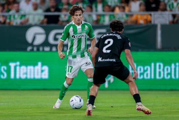 Real Betis Balompie v Real Sociedad - LaLiga EA Sports 2026 27 Rodrigo Riquelme of Real Betis controls the ball during the La Liga EA Sports match between Real Betis and Real Sociedad at Stadium La Cartuja in Seville, Spain, on August 21, 2026. Seville Spain  Copyright: xJosexLuisxContrerasx originalFilename:joseluiscontreras-realbeti260821_npPVH.jpg