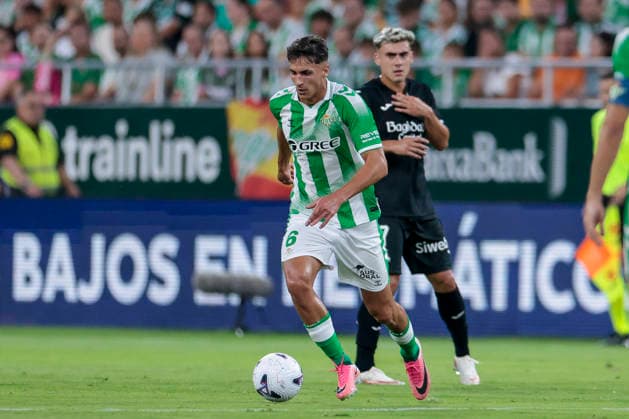 Real Betis Balompie v Real Sociedad - LaLiga EA Sports 2026 27 Facundo Bernal of Real Betis runs with the ball during the La Liga EA Sports match between Real Betis and Real Sociedad at Stadium La Cartuja in Seville, Spain, on August 21, 2026. Seville Spain  Copyright: xJosexLuisxContrerasx originalFilename:joseluiscontreras-realbeti260821_npeNl.jpg