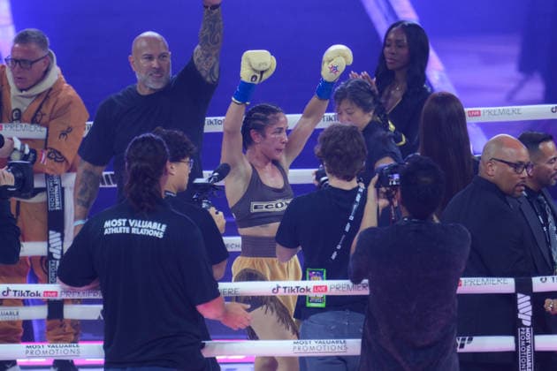 Amanda Serrano v Lucrecia Manzur - WBA WBO Featherweight World Title TEMECULA, CALIFORNIA - AUG 21: Amanda Serrano (yellow&amp;blue glove) celebrates after she defeated Lucrecia Manzur (turquoise&amp;red glove) for their WBA WBO Featherweight World Title at the Pechanga Resort Casino in Temecula, California, United States on August 21, 2026. Tayfun Coskun Anadolu California United States. Editorial use only. Please get in touch for any other usage.  Copyright: x2026xAnadoluxTayfunxCoskunx