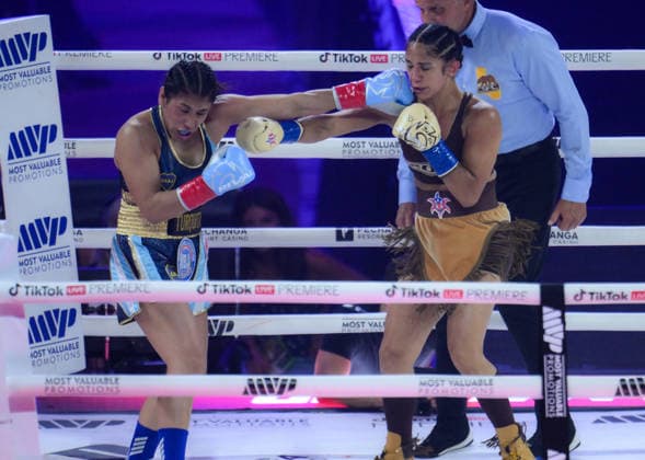 Amanda Serrano v Lucrecia Manzur - WBA WBO Featherweight World Title TEMECULA, CALIFORNIA - AUG 21: Amanda Serrano (yellow&blue glove) and Lucrecia Manzur (turquoise&red glove) exchange punches during their WBA WBO Featherweight World Title at the Pechanga Resort Casino in Temecula, California, United States on August 21, 2026. Tayfun Coskun Anadolu California United States. Editorial use only. Please get in touch for any other usage.  Copyright: x2026xAnadoluxTayfunxCoskunx