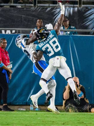 Aug 21, 2026; Jacksonville, Florida, USA; Jacksonville Jaguars cornerback Corey Ballentine (38) is unable to defend a touch down catch by Carolina Panthers wide receiver Roc Taylor (39) during the second half of preseason game at Everbank Stadium. Mandatory Credit: -Cal Media NFL, American Football Herren, USA 2026: Panthers Vs Jaguars AUG 21  - ZUMAcg2_ 20221124_faf_cg2_068 Copyright: xRomeoxGuzmanx