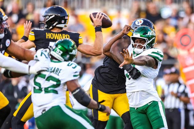 August 21, 2026, Pittsburgh, Pennsylvania, USA: New York Jets linebacker DAVID BAILEY (31) rushes Pittsburgh Steelers quarterback WILL HOWARD (18) during the NFL, American Football Herren, USA preseason football game between the Pittsburgh Steelers and the New York Jets in Pittsburgh, Pennsylvania. NFL 2026: Jets 17: 0 Steelers  - ZUMAg257 20260821_zsp_g257_007 Copyright: xBrentxGudenschwagerx