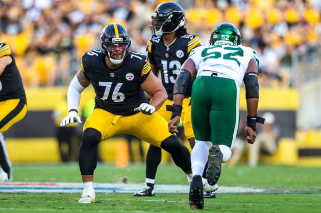 August 21, 2026, Pittsburgh, Pennsylvania, USA: Pittsburgh Steelers offensive tackle TROY FAUTANU (76) blocks against New York Jets linebacker KINGSLEY ENAGBARE (52) during the NFL, American Football Herren, USA preseason football game between the Pittsburgh Steelers and the New York Jets in Pittsburgh, Pennsylvania. Pittsburgh USA - ZUMAg257 20260821_zsp_g257_009 Copyright: xBrentxGudenschwagerx