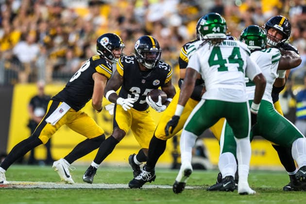 August 21, 2026, Pittsburgh, Pennsylvania, USA: Pittsburgh Steelers running back LEW NICHOLS (35) carries the ball during the NFL, American Football Herren, USA preseason football game between the Pittsburgh Steelers and the New York Jets in Pittsburgh, Pennsylvania. NFL 2026: Jets 17: 0 Steelers  - ZUMAg257 20260821_zsp_g257_029 Copyright: xBrentxGudenschwagerx