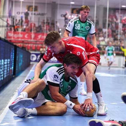 Pablo Lange (TuS Ferndorf, 31) im Zweikampf mit Renars Uscins (TSV Hannover-Burgdorf, 10) GER, TuS Ferndorf vs TSV Hannover-Burgdorf, Handball, DHB-Pokal, 1. Runde, Spielzeit 2026 2027, 21.08.2026 GER, TuS Ferndorf vs TSV Hannover-Burgdorf, Handball, DHB-Pokal, 1. Runde, Spielzeit 2026 2027, 21.08.2026 Kreuztal *** Pablo Lange (TuS Ferndorf), 31, in a one-on-one battle with Renars Uscins (TSV Hannover Burgdorf), 10 GER, TuS Ferndorf vs. TSV Hannover Burgdorf, Handball, DHB Cup, 1st Round, 2026–2027 Season, August 21, 2026, GER, TuS Ferndorf vs. TSV Hannover Burgdorf, Handball, DHB Cup, Round 1, 2026–2027 season, August 21, 2026, Kreuztal Copyright: xEibner-Pressefoto RenexWeissx EP_RWS