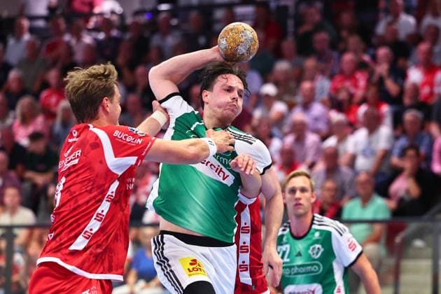 Leif Tissier (TSV Hannover-Burgdorf, 07) im Zweikampf mit Philip Wuerz (TuS Ferndorf, 20) GER, TuS Ferndorf vs TSV Hannover-Burgdorf, Handball, DHB-Pokal, 1. Runde, Spielzeit 2026 2027, 21.08.2026 GER, TuS Ferndorf vs TSV Hannover-Burgdorf, Handball, DHB-Pokal, 1. Runde, Spielzeit 2026 2027, 21.08.2026 Kreuztal *** Leif Tissier (TSV Hannover Burgdorf), No. 7, in a one-on-one battle with Philip Wuerz (TuS Ferndorf), No. 20, Germany, TuS Ferndorf vs. TSV Hannover Burgdorf, Handball, DHB Cup, 1st Round, 2026–2027 Season, August 21, 2026, Germany, TuS Ferndorf vs. TSV Hannover Burgdorf, Handball, DHB Cup, Round 1, 2026–2027 season, August 21, 2026, Kreuztal Copyright: xEibner-Pressefoto RenexWeissx EP_RWS