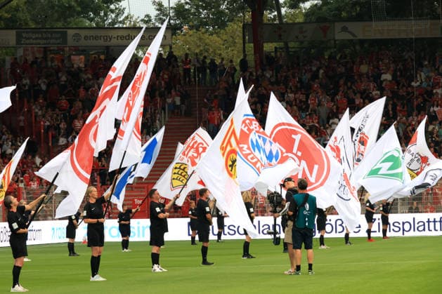 21.08.2026, GER Deutschland, Fussball, 1.Fussballbundesliga, Frauen, 2026 2027, Alte Foersterei, 1.FC Union vs. Bayern Muenchen Fahnen der 1. Frauen-Bundesliga 1. Liga: DFB DFL regulations prohibit any use of photographs as image sequences and or quasi-video) Berlin Stadion Alte Foersterei Berlin Deutschland *** August 21, 2026, GER Germany, Soccer, 1st Bundesliga, Women, 2026–2027, Alte Foersterei, 1. FC Union vs. Bayern Munich. Flags of the Women s Bundesliga 1. DFB and DFL regulations prohibit any use of photographs as image sequences and or quasi-video. Berlin Stadium Alte Foersterei, Berlin, Germany Copyright: xNordphotox xEnglerx
