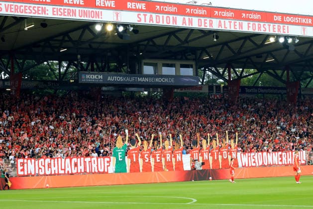 21.08.2026, GER Deutschland, Fussball, 1.Fussballbundesliga, Frauen, 2026 2027, Alte Foersterei, 1.FC Union vs. Bayern Muenchen 1.FC Union-Fans, Korio 1. Liga: DFB DFL regulations prohibit any use of photographs as image sequences and or quasi-video) Berlin Stadion Alte Foersterei Berlin Deutschland *** August 21, 2026, GER Germany, Soccer, 1. Bundesliga, Women, 2026–2027, Alte Foersterei, 1. FC Union vs. Bayern Munich, 1. FC Union fans, chant, 1st Division, DFB DFL regulations prohibit any use of photographs as image sequences and or quasi-video, Berlin, Alte Foersterei Stadium, Berlin, Germany Copyright: xNordphotox xEnglerx