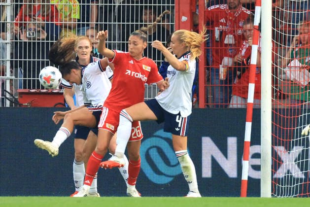21.08.2026, GER Deutschland, Fussball, 1.Fussballbundesliga, Frauen, 2026 2027, Alte Foersterei, 1.FC Union vs. Bayern Muenchen Amber Tysiak ( 1.FC Union Berlin 26 ), Viggosdottir Glodis Perla ( FC Bayern Muenchen 4 ), Damnjanovic Jovana (F C Bayern Muenchen 9 ) 1. Liga: DFB DFL regulations prohibit any use of photographs as image sequences and or quasi-video) Berlin Stadion Alte Foersterei Berlin Deutschland *** August 21, 2026, GER Germany, Soccer, Bundesliga 1, Women, 2026–2027, Alte Foersterei, 1. FC Union vs. Bayern Munich, Amber Tysiak, 1. FC Union Berlin 26, Viggosdottir Glodis Perla FC Bayern Munich 4, Damnjanovic Jovana FC Bayern Munich 9. 1st Division. DFB and DFL regulations prohibit any use of photographs as image sequences and or quasi-video. Berlin, Alte Försterei Stadium, Berlin, Germany Copyright: xNordphotox xEnglerx