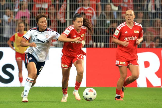 21.08.2026, GER Deutschland, Fussball, 1.Fussballbundesliga, Frauen, 2026 2027, Alte Foersterei, 1.FC Union vs. Bayern Muenchen Leela Egli ( 1.FC Union Berlin 27 ), Lisanne Graewe ( 1.FC Union Berlin 6 ), Tanikawa Momoko ( FC Bayern Muenchen 18 ) 1. Liga: DFB DFL regulations prohibit any use of photographs as image sequences and or quasi-video) Berlin Stadion Alte Foersterei Berlin Deutschland *** August 21, 2026, GER Germany, Soccer, Bundesliga 1, Women, 2026–2027, Alte Foersterei, 1 FC Union vs. Bayern Munich: Leela Egli (1 FC Union Berlin) 27, Lisanne Graewe (1 FC Union Berlin) 6, Momoko Tanikawa (FC Bayern Munich) 18. DFB DFL regulations prohibit any use of photographs as image sequences and or quasi-video. Berlin, Alte Foersterei Stadium, Berlin, Germany Copyright: xNordphotox xEnglerx