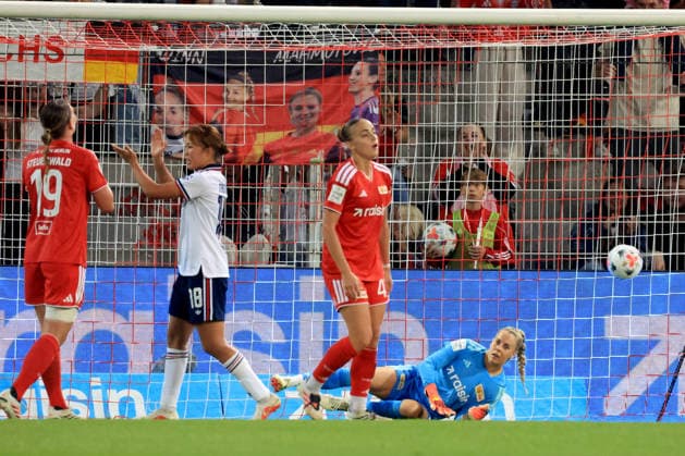 21.08.2026, GER Deutschland, Fussball, 1.Fussballbundesliga, Frauen, 2026 2027, Alte Foersterei, 1.FC Union vs. Bayern Muenchen 1:4 von Sophie Proost ( FC Bayern Muenchen 23 ), CARA BOESL ( 1.FC Union Berlin 1 ), Lia Kamber ( 1.FC Union Berlin 41 ), Samantha Steuerwald ( 1.FC Union Berlin 19 ), Tanikawa Momoko ( FC Bayern Muenchen 18 ) 1. Liga: DFB DFL regulations prohibit any use of photographs as image sequences and or quasi-video) Berlin Stadion Alte Foersterei Berlin Deutschland *** August 21, 2026, GER Germany, Soccer, 1st Bundesliga, Women, 2026–2027, Alte Foersterei, 1. FC Union vs. Bayern Munich 1–4 by Sophie Proost FC Bayern Munich 23, CARA BOESL 1. FC Union Berlin 1, Lia Kamber 1 FC Union Berlin 41, Samantha Steuerwald 1 FC Union Berlin 19, Tanikawa Momoko FC Bayern Munich 18. 1st League. DFB and DFL regulations prohibit any use of photographs as image sequences and or quasi-video. Berlin Stadium: Alte Försterei, Berlin, Germany Copyright: xNordphotox xEnglerx