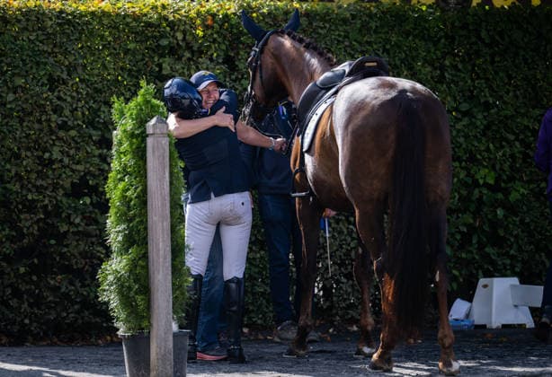 260822 Lena Malmström of Sweden celebrates with her groom after competing the Para Dressage Grand Prix B Team Final Grade V during day 12 of the 2026 FEI World Championships on August 22, 2026 in Aachen. Photo: Emma Wallskog BILDBYRAN kod EW EW0696 ridsport equestrian rid-vm 2026 2026 fei world championships bbeng ridsport-vm dressyr dressage para dressage paradressyr parasport jubel *** 260822 Lena Malmström of Sweden celebrates with her groom after competing in the Para Dressage Grand Prix B Team Final, Grade V, on Day 12 of the 2026 FEI World Championships on August 22, 2026 in Aachen. Photo: Emma Wallskog. BILDBYRAN code EW EW0696. equestrian sports, 2026 World Championships, 2026 FEI World Championships, equestrian, World Championships, dressage, para dressage, parasports, celebration  Copyright: EMMAxWALLSKOG BB260822EW007